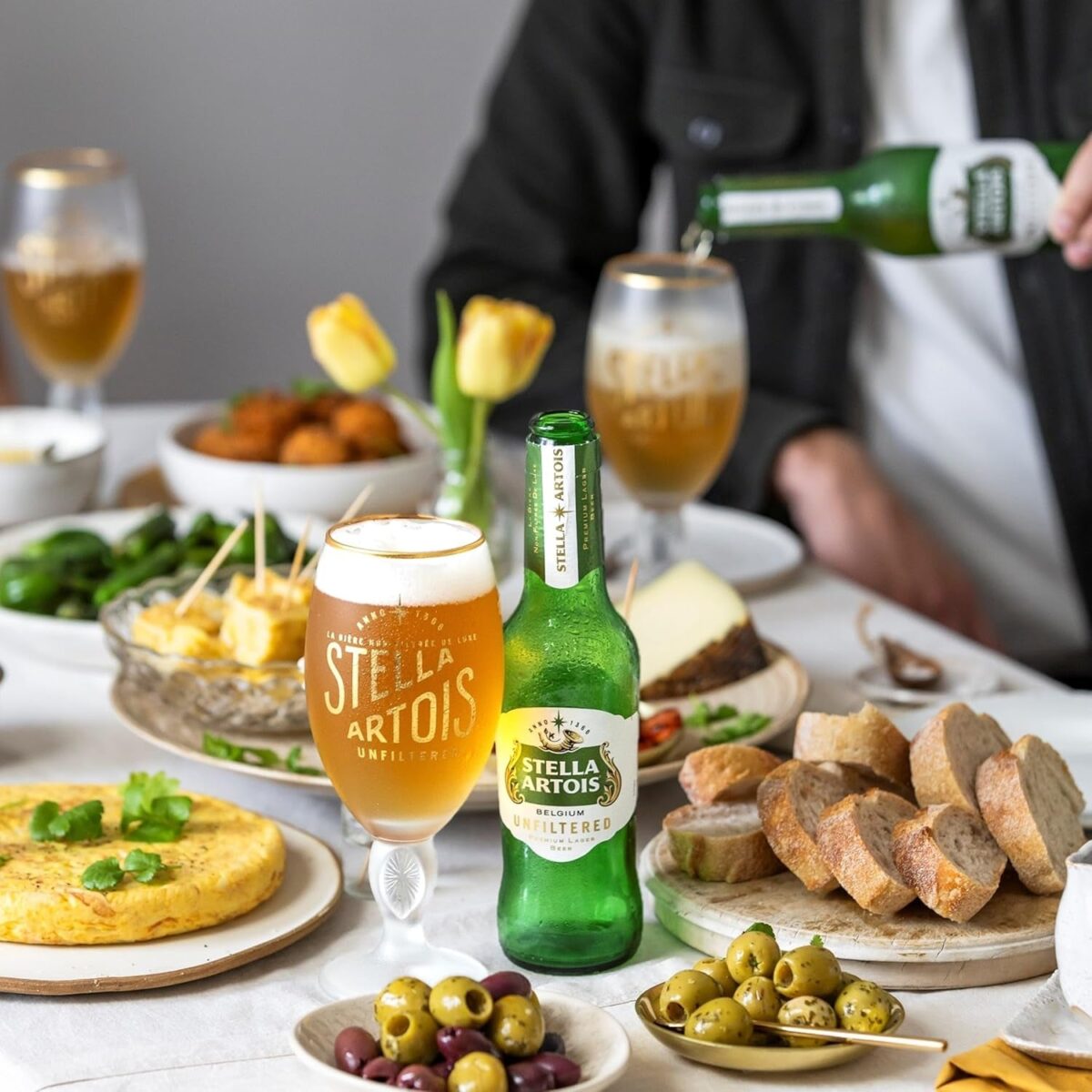 Stella Artois Unfiltered Bottles, 330 Ml (Pack of 12), Packaging May Vary